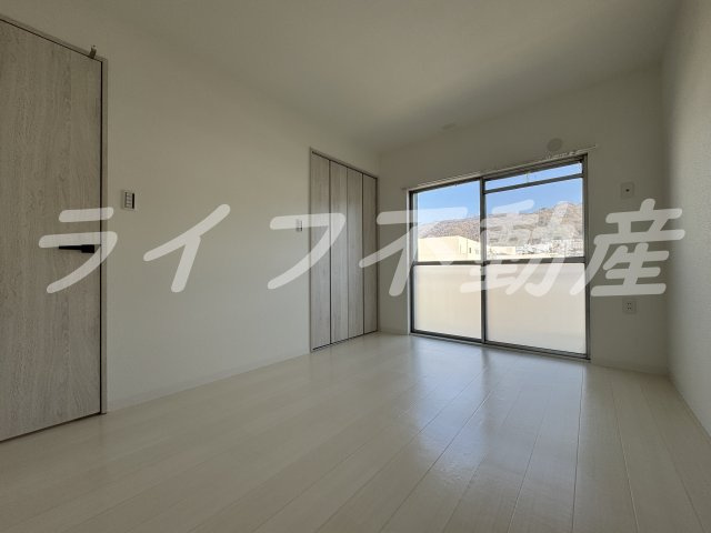 室内フルリノベーション完成！の洋室|個人の部屋や寝室として使える洋室です