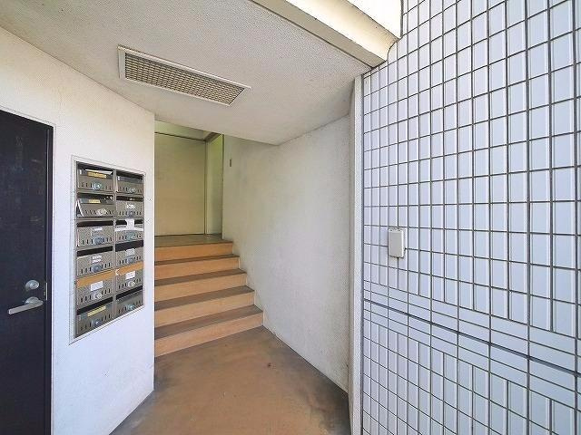 コンフォート三条のエントランス|清潔なエントランスです