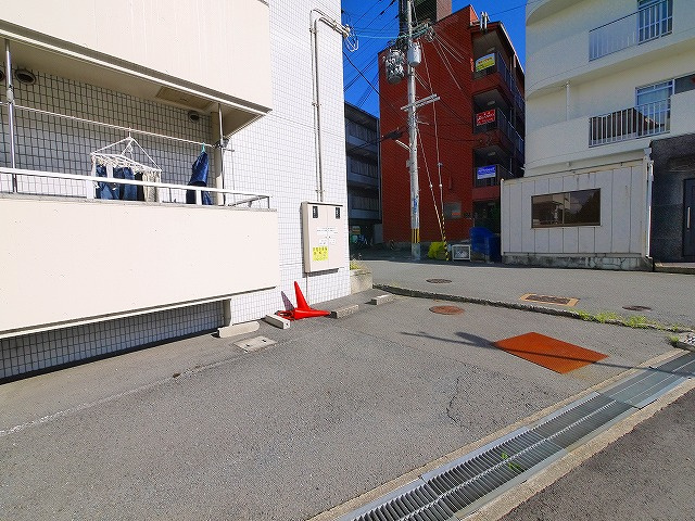 コンフォート三条の駐車場|駐車場完備です