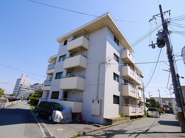 コンフォート三条の外観|建物外観を気になさる方へ、見た目の良い物件です