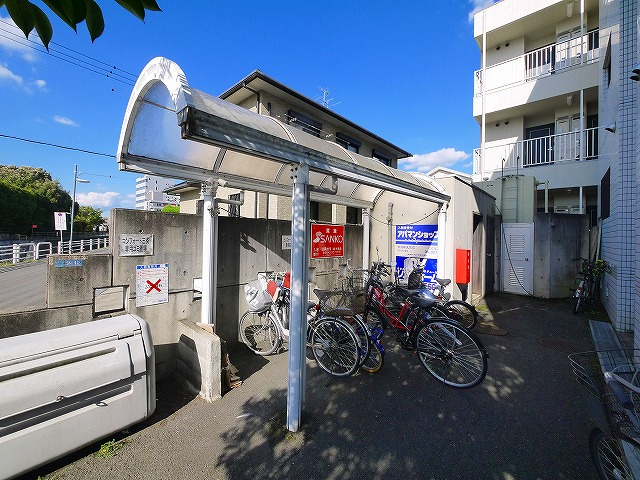 コンフォート三条のその他共用部分|駐輪場もあります