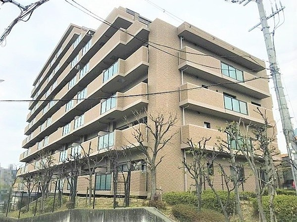 レジオン豊中千里中央の外観