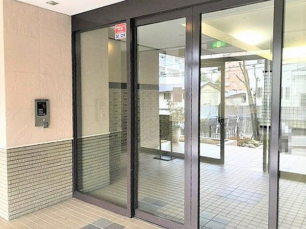 レジオン豊中千里中央のエントランス