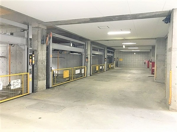 レジオン豊中千里中央の駐車場