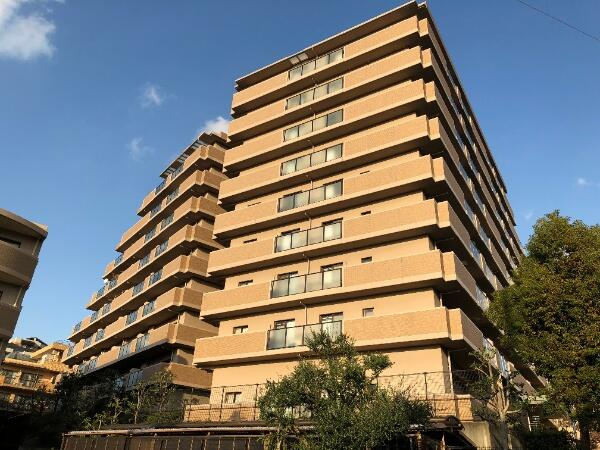 レジオン豊中千里中央の外観