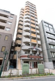 【外観】 | ガーラ・ステーション練馬 | 鉄筋コンクリート造のがっちりとした建物。