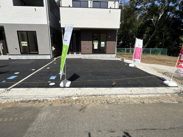 柏市新逆井１丁目新築戸建【土南部小学校：4分】の駐車場|4号棟駐車スペース・並列２台駐車可