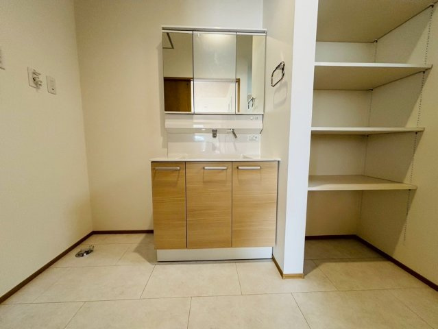 新築戸建　成田市郷部　3号棟の独立洗面台