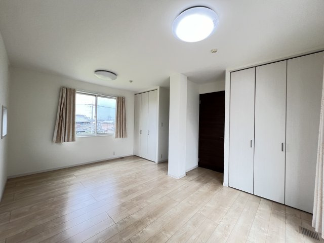 香芝市良福寺の洋室|子供部屋にぴったり　洋室10.4帖　（2部屋にすること可能）