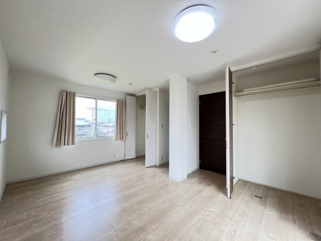 香芝市良福寺の洋室|子供部屋にぴったり　洋室10.4帖　クローゼット付き