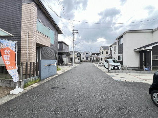 香芝市良福寺の前面道路含む現地写真