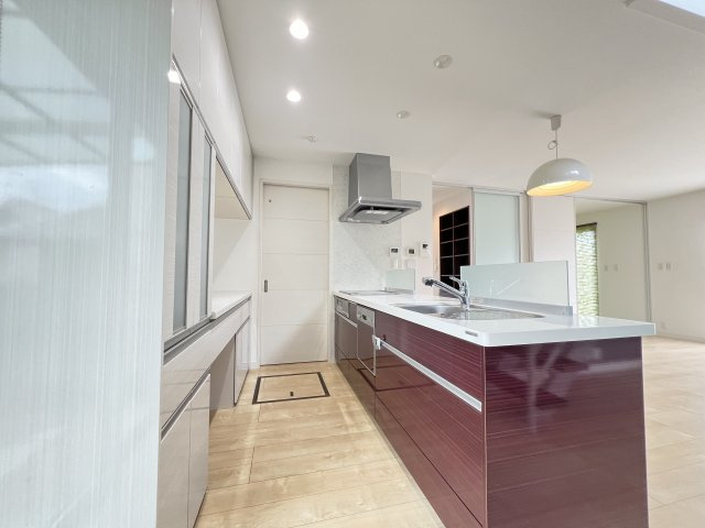 香芝市良福寺のキッチン|料理が楽しみになりそうな対面式システムキッチン