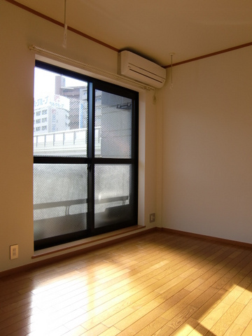 メゾン千明の居間・リビング|日当り良好