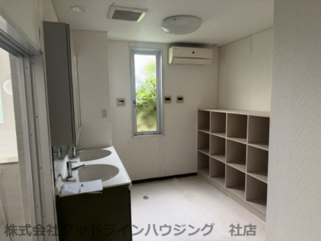 山国一棟（寮）の脱衣所|浴室脱衣所