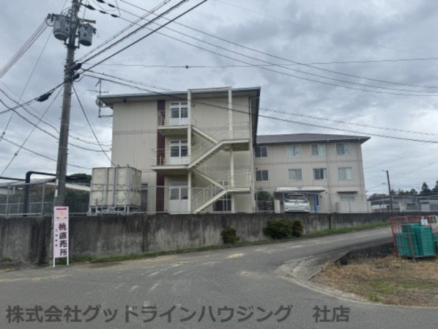 山国一棟（寮）の外観