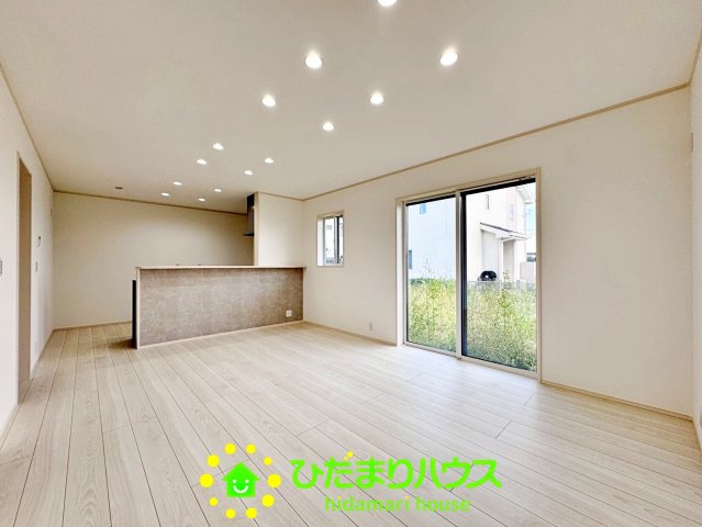 加須市多門寺　新築未使用　B　全２区画の居間・リビング