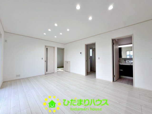 加須市多門寺　新築未使用　B　全２区画の居間・リビング