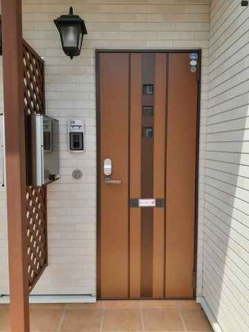 ホワイトフェリーチェの玄関