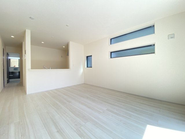 『八王子市新築戸建て』八王子市1549-3【仲介手数料無料】　１６期の居間・リビング|～仲介手数料無料☆八王子ひなた不動産～　八王子市下恩方町　新築戸建て