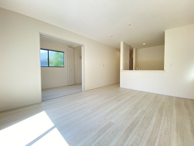 『八王子市新築戸建て』八王子市1549-3【仲介手数料無料】　１６期の居間・リビング|～仲介手数料無料☆八王子ひなた不動産～　八王子市下恩方町　新築戸建て