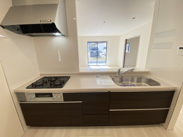 『八王子市新築戸建て』八王子市1549-3【仲介手数料無料】　１６期のキッチン|～仲介手数料無料☆八王子ひなた不動産～　八王子市下恩方町　新築戸建て