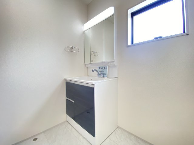 『八王子市新築戸建て』八王子市1549-3【仲介手数料無料】　１６期の洗面所|～仲介手数料無料☆八王子ひなた不動産～　八王子市下恩方町　新築戸建て