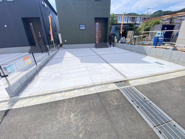 『八王子市新築戸建て』八王子市1549-3【仲介手数料無料】　１６期の駐車場|～仲介手数料無料☆八王子ひなた不動産～　八王子市下恩方町　新築戸建て