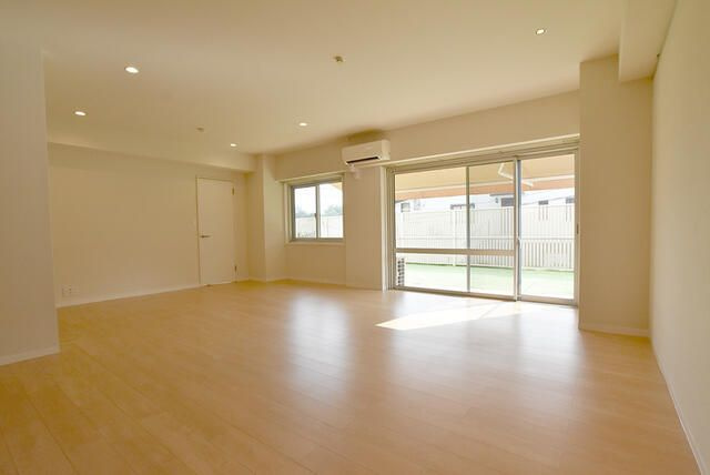 高輪ホームズの居間・リビング