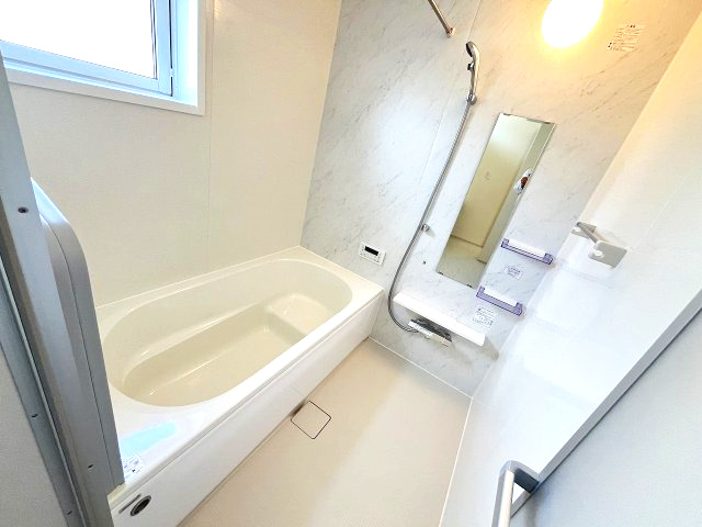 【浴室】 | 福岡市早良区飯倉3丁目　1号棟（全2棟）【仲介手数料無料・0円】 | 現地写真。浴室です。