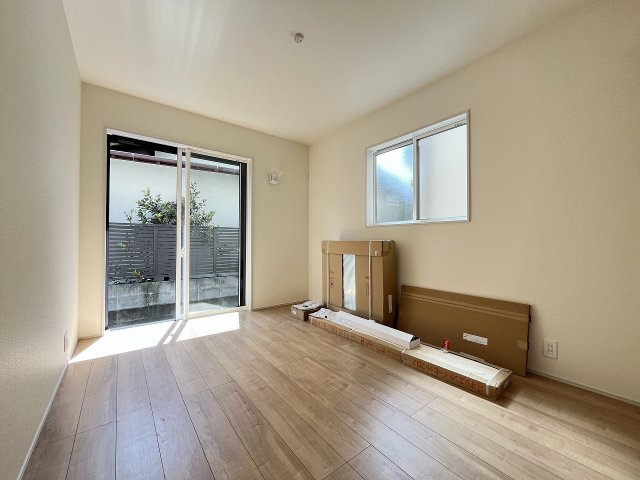 【寝室】 | 福岡市早良区飯倉3丁目　1号棟（全2棟）【仲介手数料無料・0円】 | 現地写真。1階主寝室です。