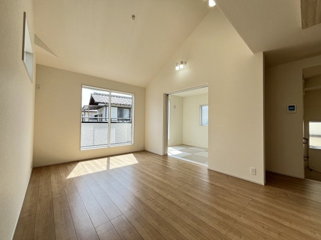 【居間・リビング】 | 福岡市早良区飯倉3丁目　1号棟（全2棟）【仲介手数料無料・0円】 | 現地写真。