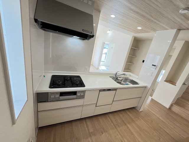 【キッチン】 | 福岡市早良区飯倉3丁目　1号棟（全2棟）【仲介手数料無料・0円】 | 現地写真。
