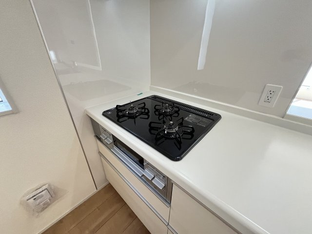【キッチン】 | 福岡市早良区飯倉3丁目　1号棟（全2棟）【仲介手数料無料・0円】 | 現地写真。