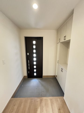 【玄関】 | 福岡市早良区飯倉3丁目　1号棟（全2棟）【仲介手数料無料・0円】 | 現地写真。