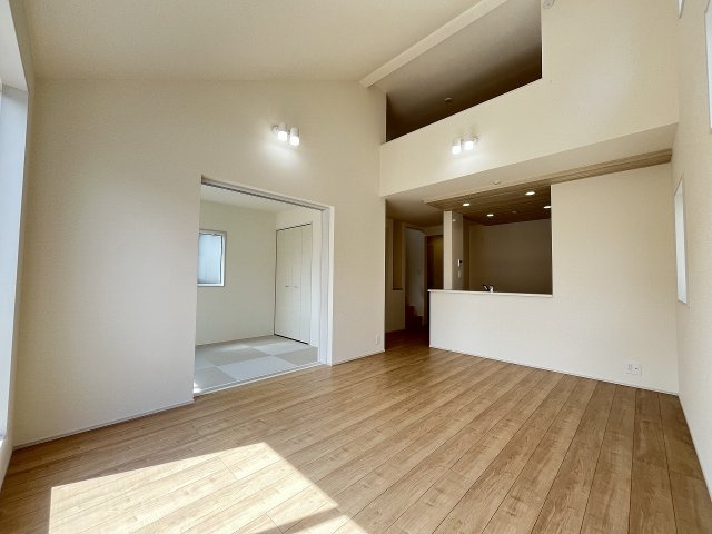 【居間・リビング】 | 福岡市早良区飯倉3丁目　1号棟（全2棟）【仲介手数料無料・0円】 | 現地写真。リビングです。