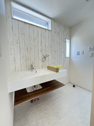 【洗面所】 | 福岡市早良区飯倉3丁目　1号棟（全2棟）【仲介手数料無料・0円】 | 現地写真。