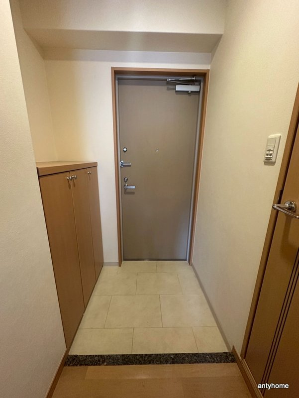 アルシェ江坂　仲介手数料無料の玄関