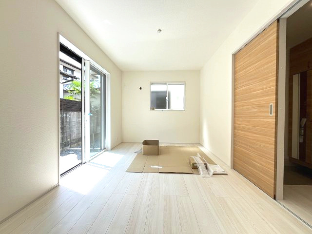 【寝室】 | 福岡市早良区飯倉3丁目　2号棟（全2棟）【仲介手数料無料・0円】 | 現地写真。1階主寝室です。