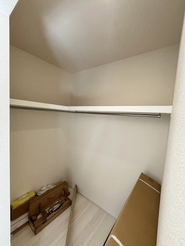 【収納】 | 福岡市早良区飯倉3丁目　2号棟（全2棟）【仲介手数料無料・0円】 | 現地写真。ウォークインクローゼットです。