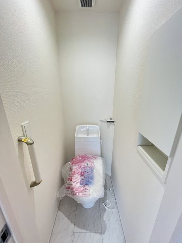 【トイレ】 | 福岡市早良区飯倉3丁目　2号棟（全2棟）【仲介手数料無料・0円】 | 現地写真。2階にもトイレです。