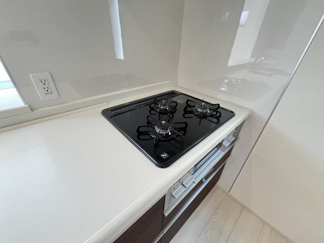 【キッチン】 | 福岡市早良区飯倉3丁目　2号棟（全2棟）【仲介手数料無料・0円】 | 現地写真。