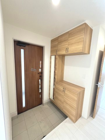 【玄関】 | 福岡市早良区飯倉3丁目　2号棟（全2棟）【仲介手数料無料・0円】 | 現地写真。