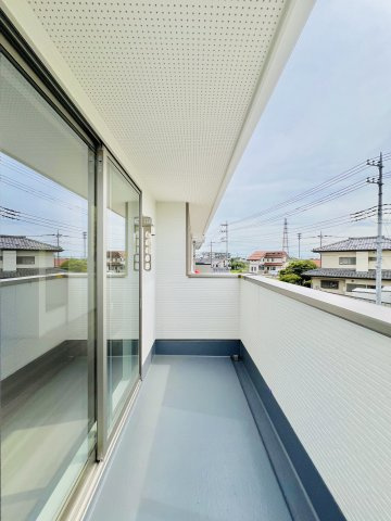 前橋市朝倉町のバルコニー|ご家族の洗濯物もたっぷり干せるバルコニー♪