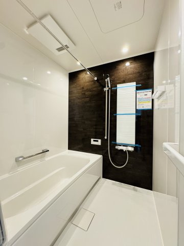 BLACK VOID HOUSE｜吹抜とロフトが魅せる、美意識の家の浴室