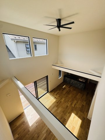 BLACK VOID HOUSE｜吹抜とロフトが魅せる、美意識の家のキッチン