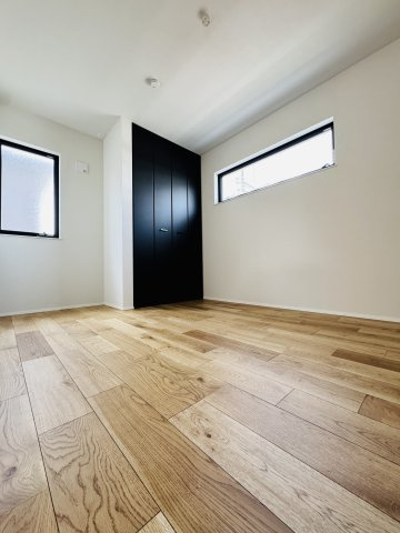 BLACK VOID HOUSE｜吹抜とロフトが魅せる、美意識の家の洋室