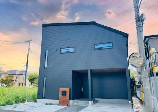 BLACK VOID HOUSE｜吹抜とロフトが魅せる、美意識の家の外観