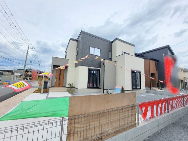 小山市神山　全4邸の外観|〇１号棟　外観写真〇
インターローキング舗装・植栽付きの贅沢な外構設備♪
2025年9月撮影