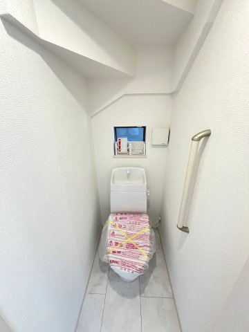 【トイレ】 | 福岡市早良区飯倉2丁目　B号棟（全2棟）【仲介手数料無料・0円】 | 施工例。1階のトイレです。施工例は完成時と異なる場合があります。