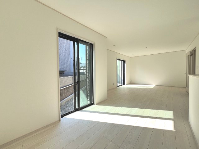 【居間・リビング】 | 福岡市早良区飯倉2丁目　B号棟（全2棟）【仲介手数料無料・0円】 | 現地写真。